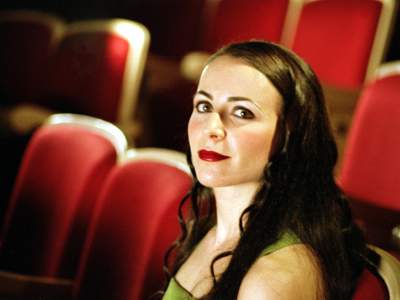 Xenia Sevillano: teatro, plano corto